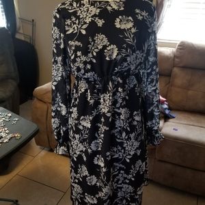 Maternity black floral dress. S.